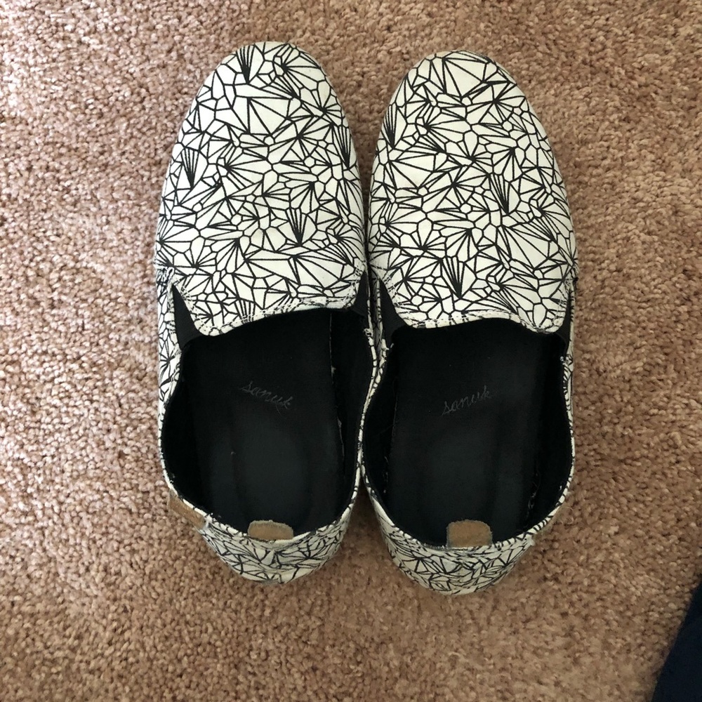 Sanuk Slip Ons